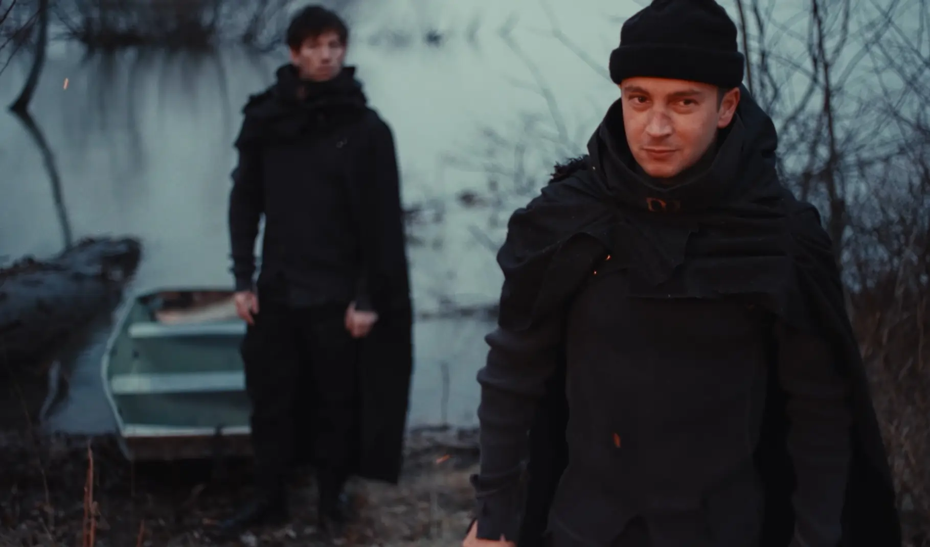 Twenty One Pilots вернулись с новым синглом «Overcompensate» и анонсировали альбом «Clancy»